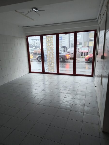 Sector 4, Aparatorii Patriei, vis-avis Auto Nesty 80 metri patrati,