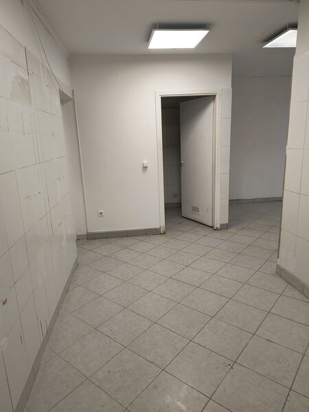 Sector 4, Aparatorii Patriei, vis-avis Auto Nesty 80 metri patrati,