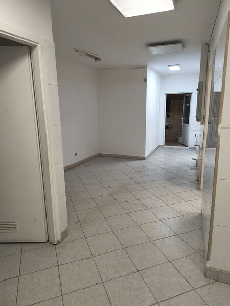 Sector 4, Aparatorii Patriei, vis-avis Auto Nesty 80 metri patrati,