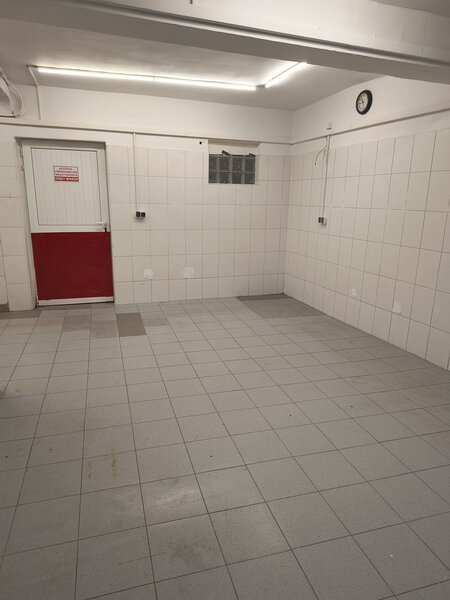 Sector 4, Aparatorii Patriei, vis-avis Auto Nesty 80 metri patrati,