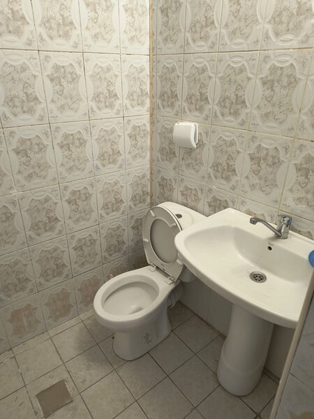 Sector 4, Aparatorii Patriei, vis-avis Auto Nesty 80 metri patrati,